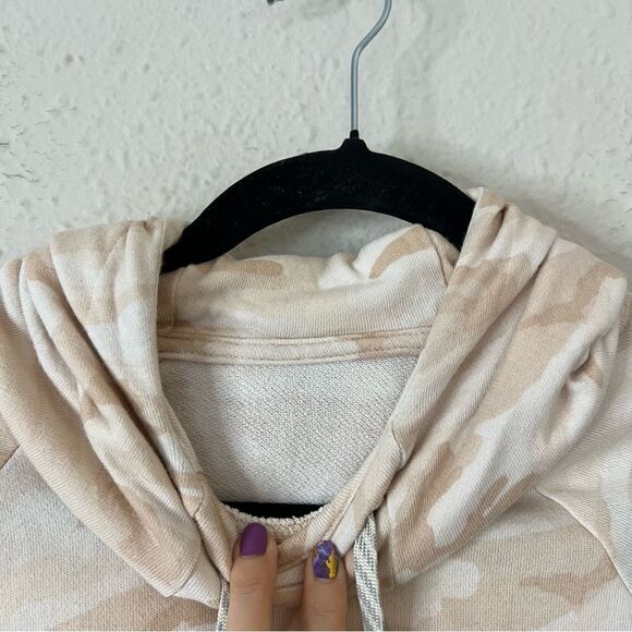 Vuori Beach Hoodie in Bisque Camo Size Small - Picture 9 of 12